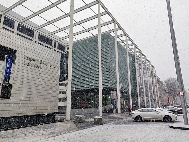 Também em Londres, na Inglaterra, o Imperial College London - fundado em 1907 - é o sexto colocado na lista.