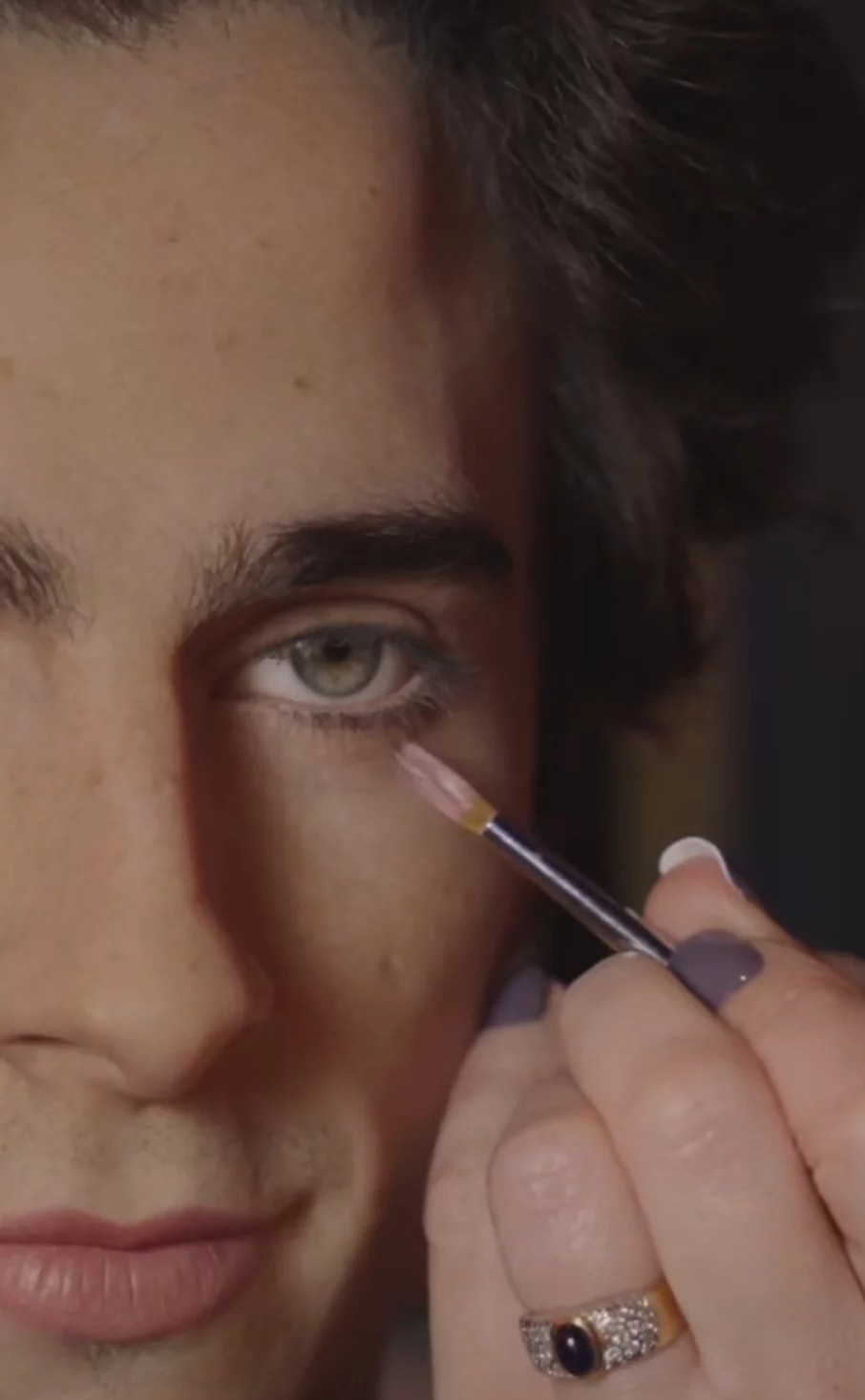 A equipe de especialistas fez os últimos retoques na estátua, que fica exposta a partir de 24/5/2024. 