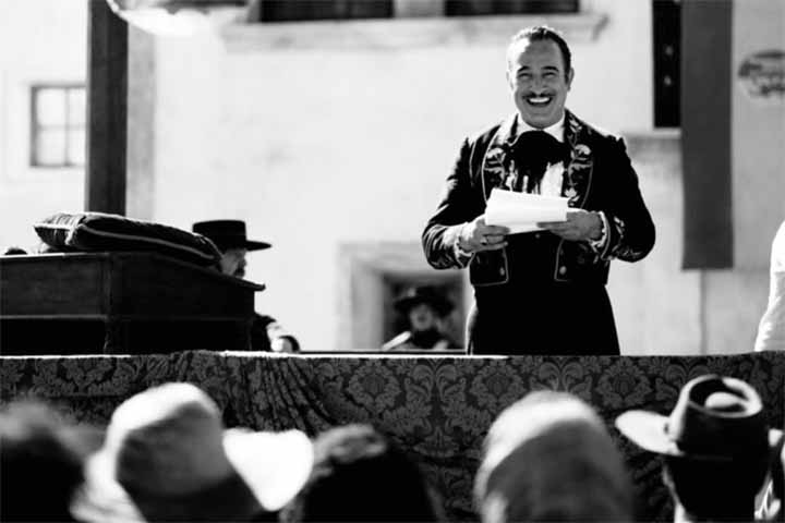 Após um hiato com os filmes estrelados por Antonio Banderas, o personagem Zorro voltou a ganhar espaço no cenário. Uma produção espanhola estrelada por Miguel Bernardeau (Elite) chegou recentemente ao Prime Video, enquanto um novo filme está em produção com o astro Gael García Bernal.