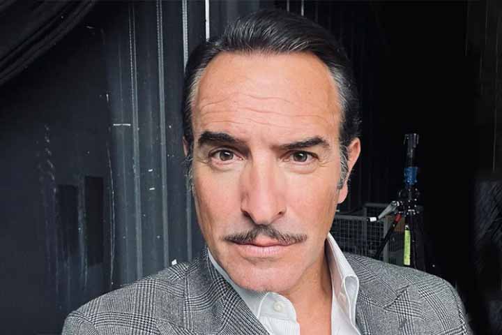 Dujardin nasceu e foi criado em Rueil-Malmaison, Île-de-France, nos subúrbio de Paris. Ele trabalhou para seus pais numa empresa de construção civil. E começou a sonhar com a carreira de ator quando cumpria o serviço militar obrigatório.