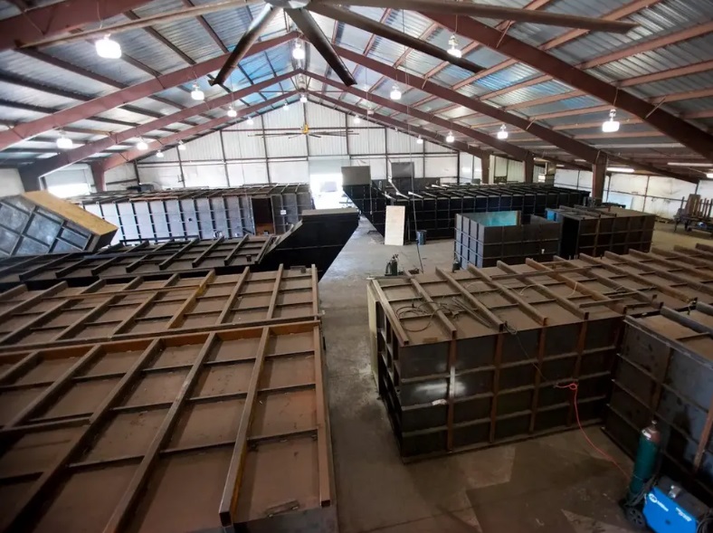 A procura por bunkers luxuosos é tão alta que empresas, como a Vivos, a Rising S Company, a Atlas Survival Shelters e a Safe Haven Farms, são especializadas nestas construções especiais.