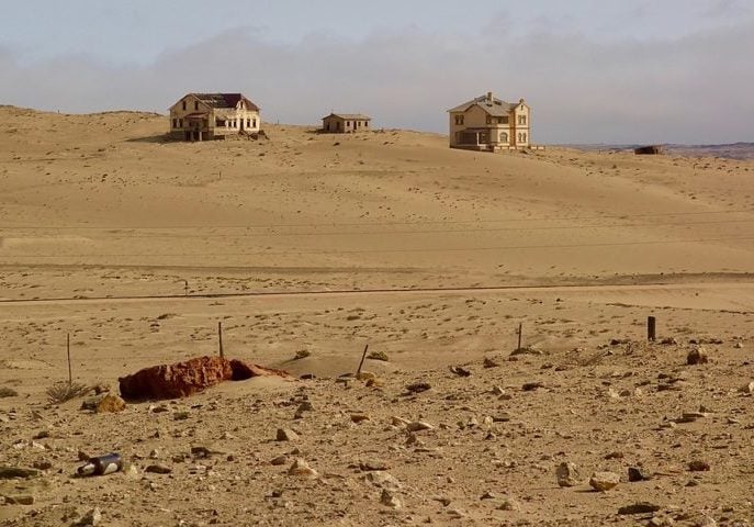 O lugar está enfrentando uma ameaça séria de desaparecimento devido ao avanço das dunas e à influência humana. 