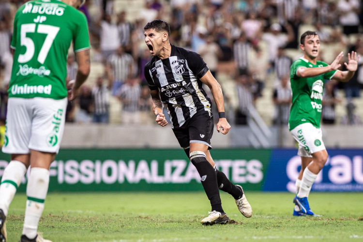 Atacante Facundo Barceló comemora gol no jogo Ceará x Chapecoense, no Castelão, pelo Campeonato Brasileiro Série B 2024