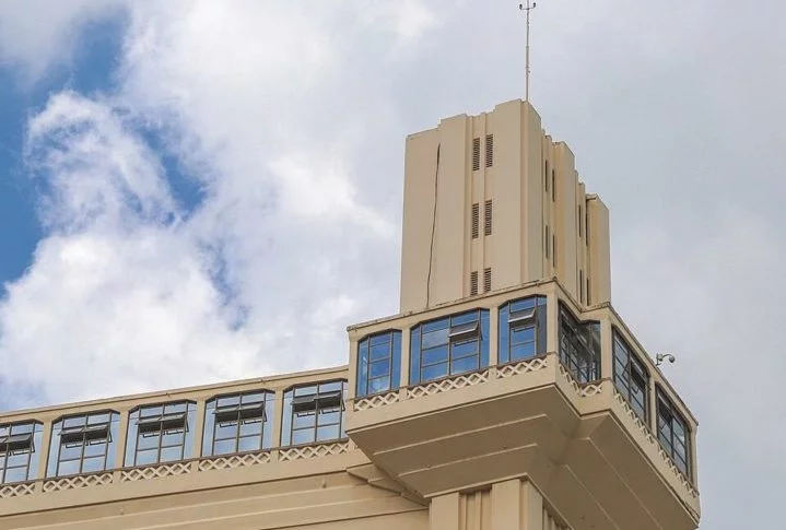 Parte importante do sistema de transporte público da cidade, o Elevador Lacerda foi o primeiro elevador urbano do mundo!