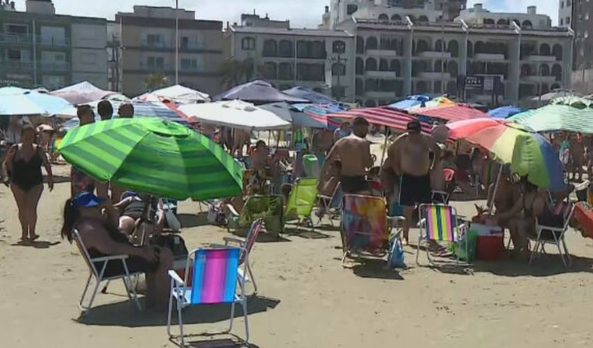 Portanto, é uma área de grande movimento, pois, além do banho de mar, a área oferece atrações como uma estação ecológica e um complexo eólico para geração de energia limpa, entre outros atrativos. 