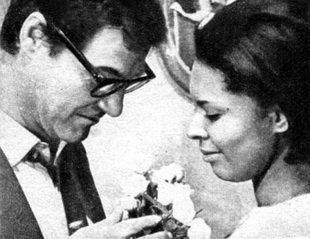  Ainda em 1965, outro momento importante: A Cor da Sua Pele tinha Iolanda Braga como a primeira negra protagonista de uma novela no Brasil. A trama teve exibição da TV Tupi. 