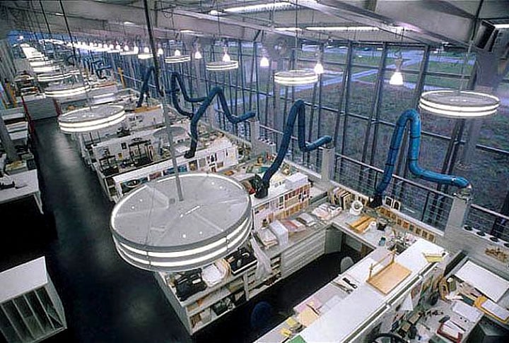 Tem 54 milhões de materiais, focados na preservação da identidade e na memória da história do país. 