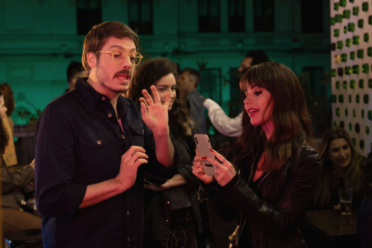 Estrelado por Fábio Porchat e Sandy, comédia romântica 