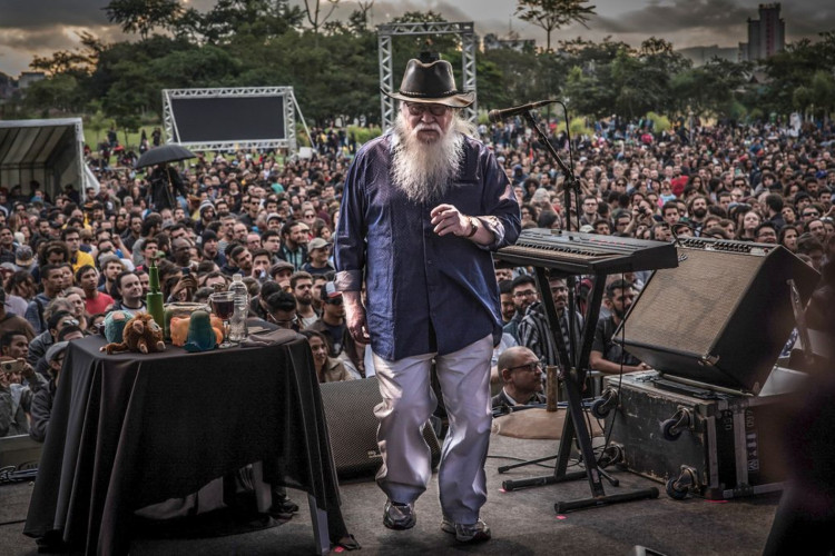 Hermeto Pascoal apresenta em SP obra que une música e artes visuais 
