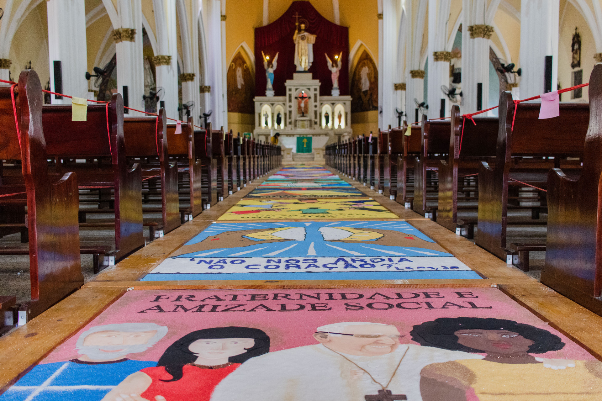 FORTALEZA, CEARÁ, 29-05-2024: Tapetes finalizados para o Corpus Christi, na Igreja Cristo Rei. (Foto: Fernanda Barros / O Povo)