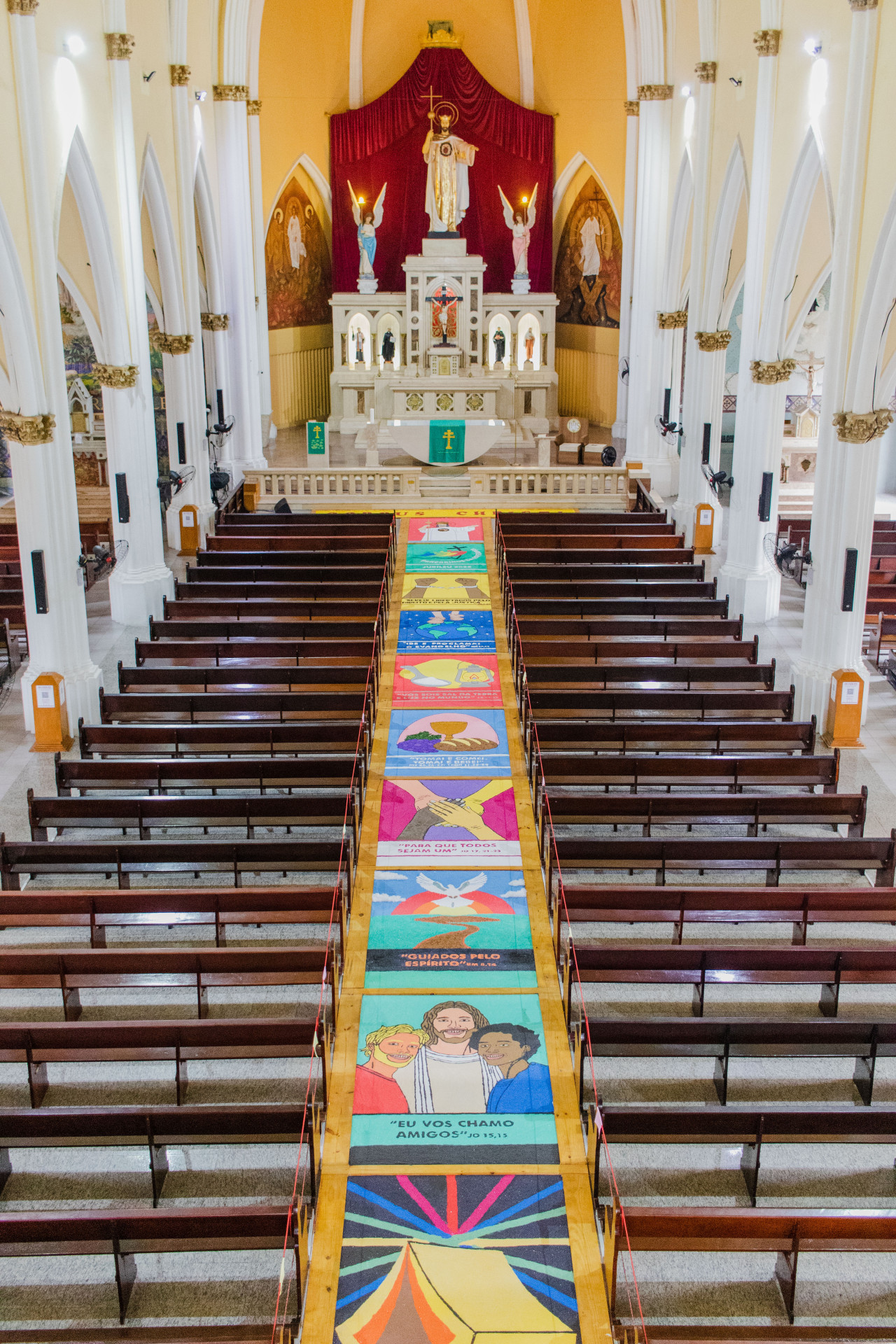 FORTALEZA, CEARÁ, 29-05-2024: Tapetes finalizados para o Corpus Christi, na Igreja Cristo Rei. (Foto: Fernanda Barros / O Povo)