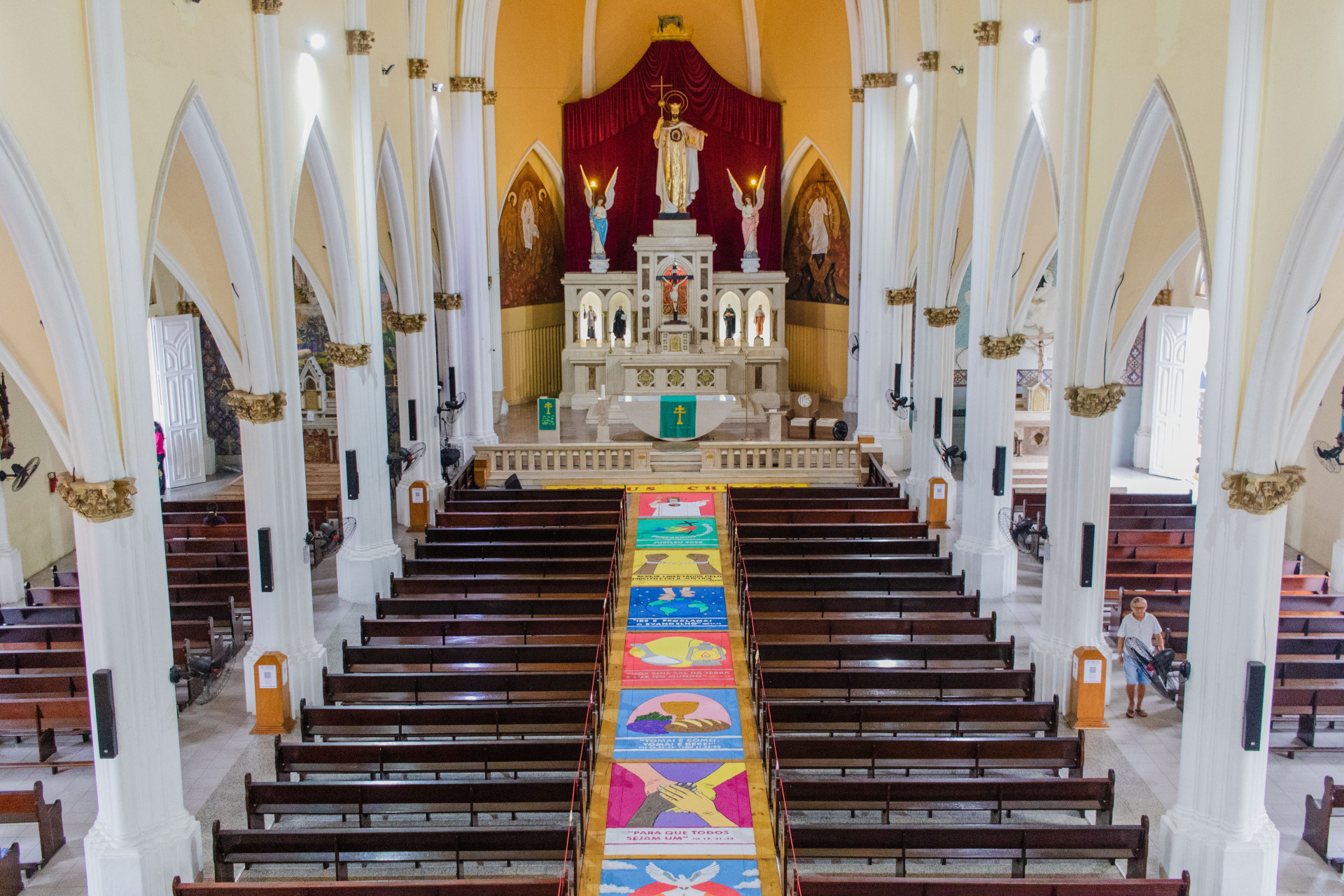 FORTALEZA, CEARÁ, 29-05-2024: Tapetes finalizados para o Corpus Christi, na Igreja Cristo Rei. (Foto: Fernanda Barros / O Povo)