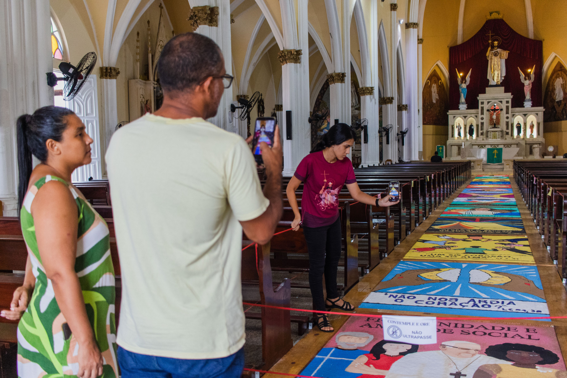 FORTALEZA, CEARÁ, 29-05-2024: Tapetes finalizados para o Corpus Christi, na Igreja Cristo Rei. (Foto: Fernanda Barros / O Povo)
