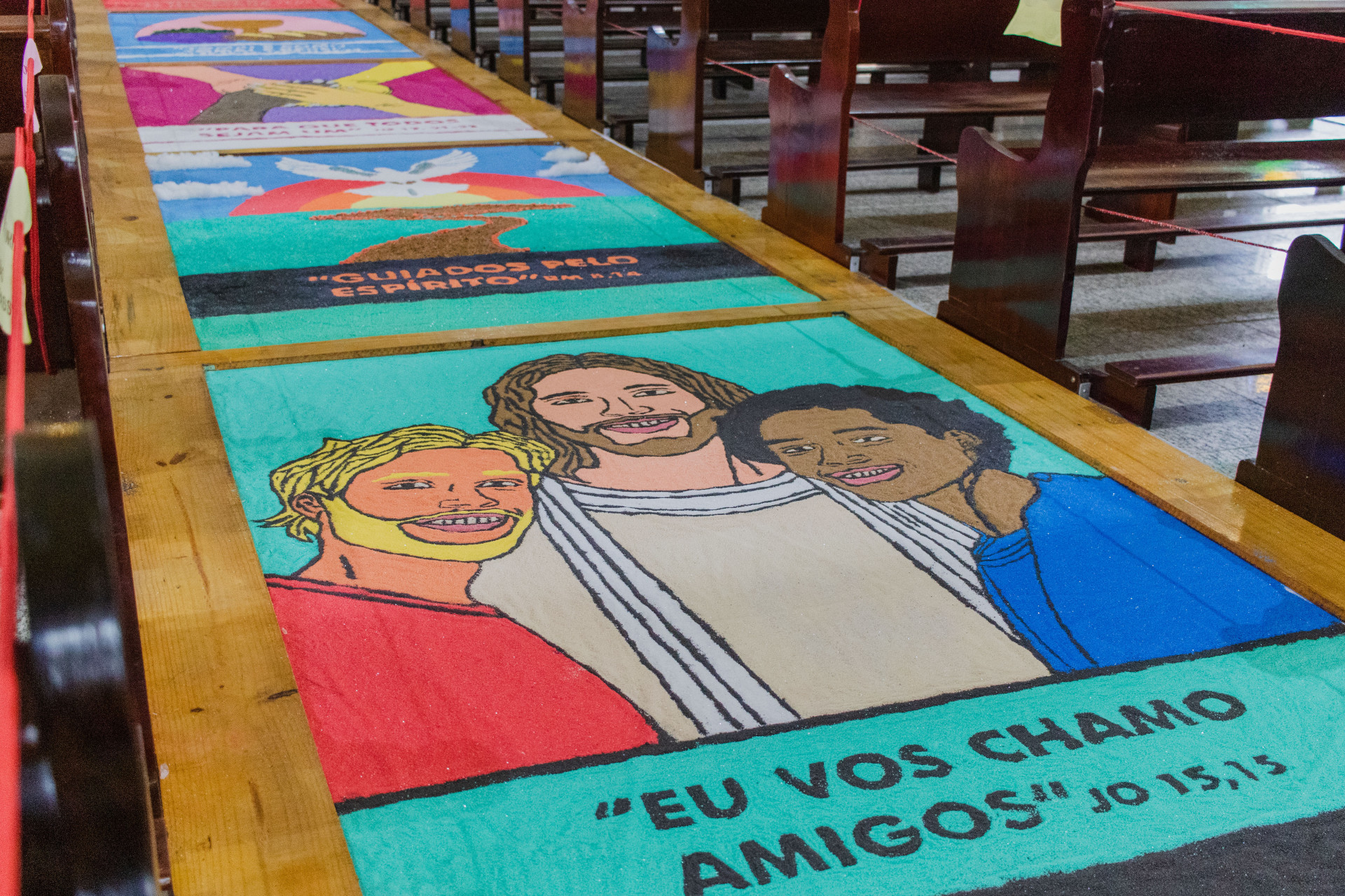FORTALEZA, CEARÁ, 29-05-2024: Tapetes finalizados para o Corpus Christi, na Igreja Cristo Rei. (Foto: Fernanda Barros / O Povo)