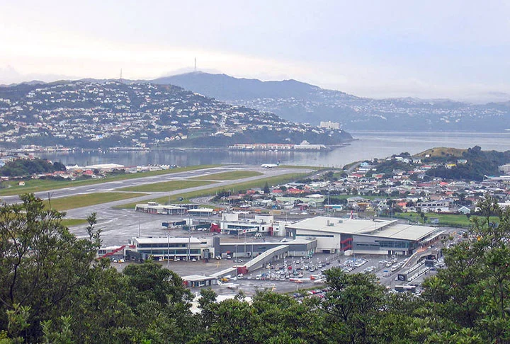 AEROPORTO INTERNACIONAL DE WELLINGTON (Nova Zelândia) - Fica em Rongotai, numa área cercada por mar e montanhas. 
