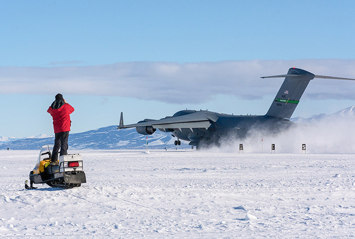AERÓDROMO DE PHOENIX (Antártida) - Fica no continente gelado, perto da estação de pesquisa americana McMurdo. 