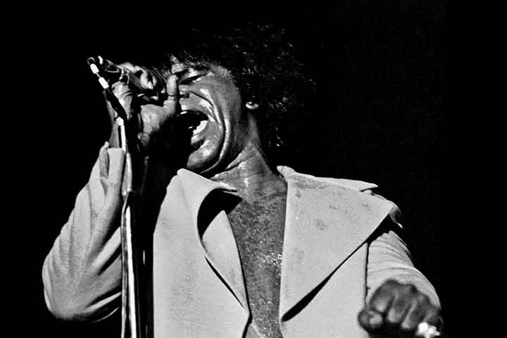 James Brown fez sucesso com as músicas e apresentações ao vivo até a década de 1980, porém nunca deixou de ter problemas com a justiça. O cantor foi preso duas vezes em 1988, uma por excesso de velocidade e consumo de drogas, e outra por uso de arma de fogo.