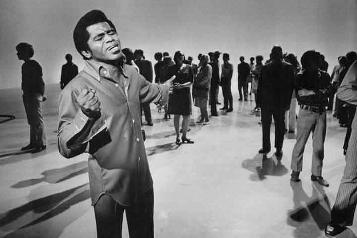 Em 1959, cantor gravou Try me, seu primeiro disco solo (um milhão de cópias) e iniciou uma carreira brilhante, de enorme sucesso mundial, com apresentações também em rádio e televisão. 