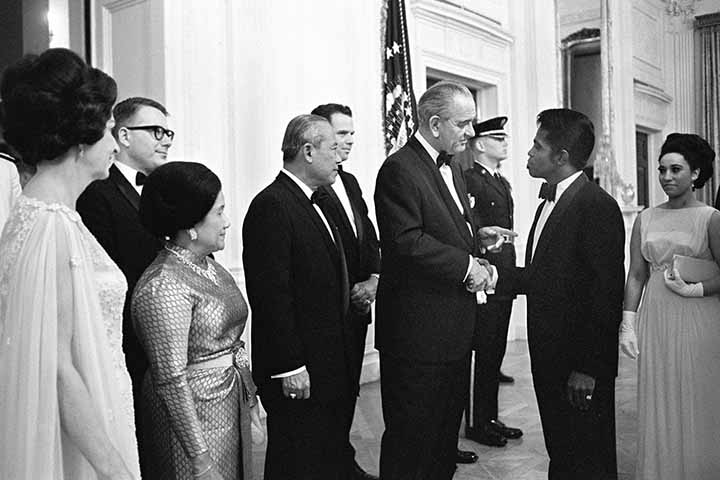 O filho mais velho de Brown, Teddy morreu em um acidente de carro em 1973. Segundo o  jornal britânico The Daily Telegraph, teve mais dois filhos fora dos casamentos.