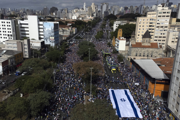 ￼MULTID&Atilde;O na "Marcha para Jesus", com presen&ccedil;a da bandeira de Israel