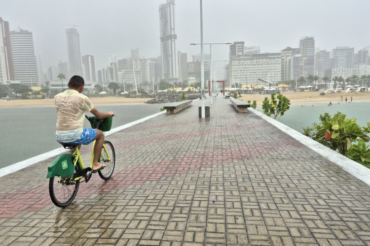 Feriado de Corpus Christi é marcado pela chuva na manhã desta quinta-feira, 30