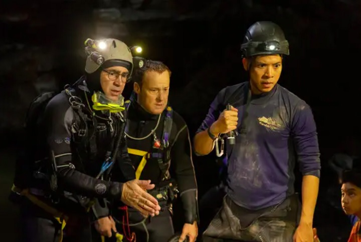 No mesmo ano, Farrell faz um dos socorristas no drama Treze Vidas: O Resgate, dirigido por Ron Howard, que conta a história dos meninos que ficaram preso em uma caverna na Tailândia.