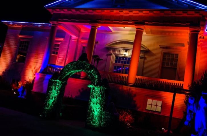 Na época Halloween, a cidade de Estes Park e o hotel realizam eventos especiais, tornando este um dos destinos mais populares para os amantes do feriado das bruxas.