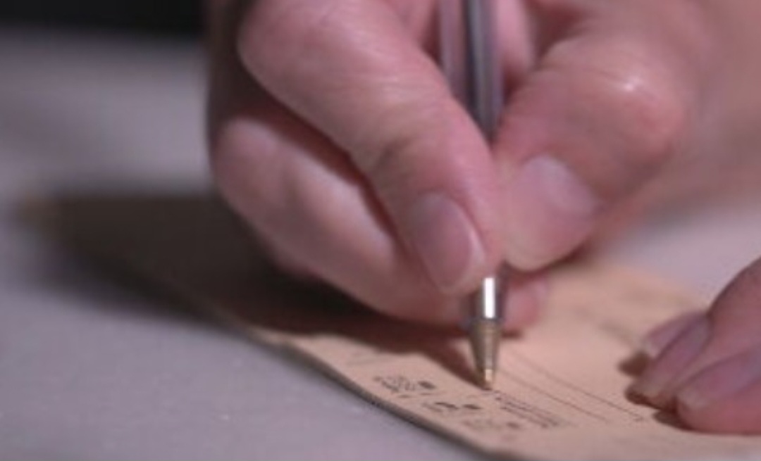 Em 2019, foram emitidos 550.826 cheques no Brasil. Em 2020, o número diminuiu para 381.152.