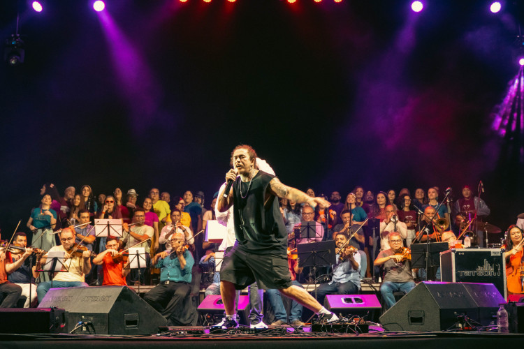 Coral de Fortaleza se apresenta em show beneficente de Whindersson Nunes