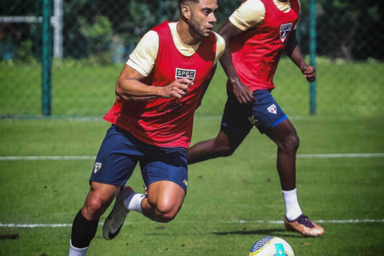 Jogador treinou com outros companheiros que foram reservas contra o Talleres e vive expectativa para voltar a ser relacionado