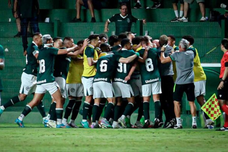 Este duelo em Goânia vale um lugar no G4 da Série B. Quem vencer terminará a rodada na zona de acesso à elite