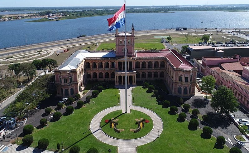 Na sequência vem o Paraguai, primeiro dos vizinhos sul-americanos da lista, com 254 mil brasileiros.