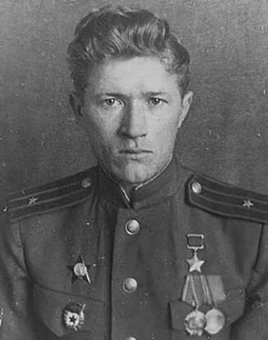 Ivan Sodorenko (Rússia) - Nasceu em 1919. Embora sem a fama de Vasily Zaytsev, abateu 502 inimigos alemães. Considerado o militar russo com a maior precisão que já existiu. Ganhou o título de herói de guerra e passou a ser o mais respeitado professor de tiro do país. O major Sodorenko morreu em 1994.