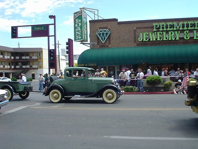 Sua inspiração é nos antigos egípcios e ela mostrará para as futuras civilizações um pouco de como era a Terra na década de 1930.