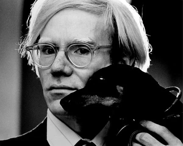 A obra tornou-se a mais cara do século 20. Andy Warhol (foto) fez outros 4 quadros de Marilyn, todos com serigrafia, técnica que, segundo a casa de leilão, ele não voltou a usar por achar complicada. 