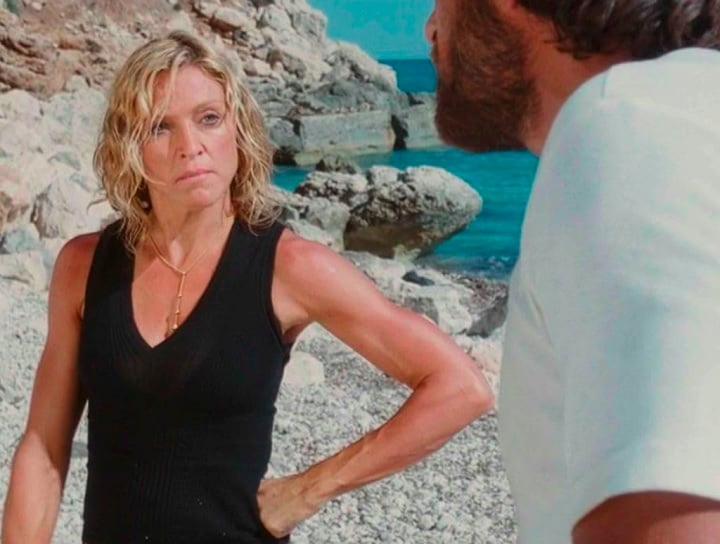 Inicialmente, os dois não se dão bem, mas ao longo do tempo, suas circunstâncias os forçam a depender um do outro para sobreviver, o que leva a uma mudança em seu relacionamento.