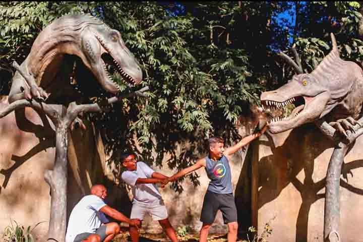 Localizado no município de Miguel Pereira, o parque está a poucos quilômetros da cidade do Rio de Janeiro e a cerca de seis horas de carro de São Paulo.