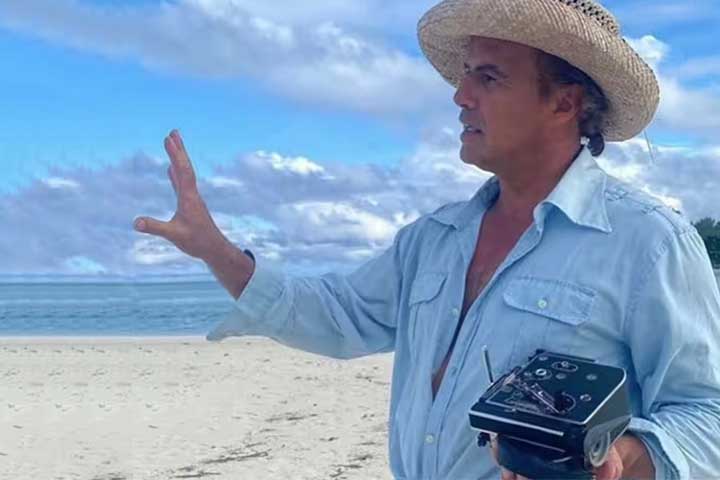 Dirigido por Bill Fishman, 'Waltzing with Brando' focará na empreitada ecológica de Brando. O célebre ator construiu sua própria residência e planejou um resort completamente sustentável em Teotiaroa, atol pertencente à Polinésia Francesa.