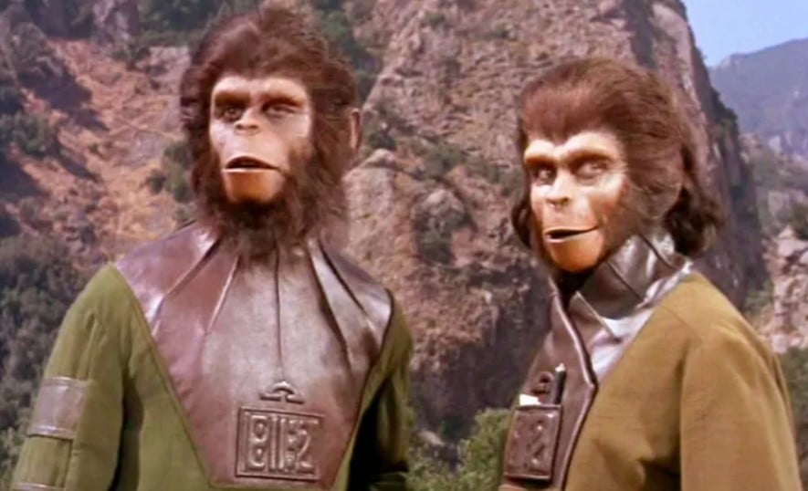 Em 1968, Franklin J. Schaffner fez a primeira adaptação cinematográfica, estrelado pelo lendário Charlton Heston na pele do astronauta George Taylor. O longa recebeu três indicações ao Oscar. 

