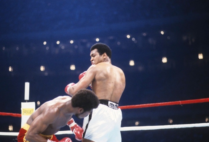 Na revanche, ainda em 1978, venceu Leon Spinks também por decisão e recuperou o título mundial peso-pesado da The Ring e da WBA.