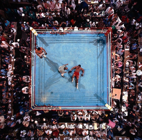 Outra luta histórica de Muhammad Ali foi em 1974, quando venceu George Foreman, no Zaire, e recuperou o cinturão dos pesos-pesados da The Ring, da WBC e da WBA.