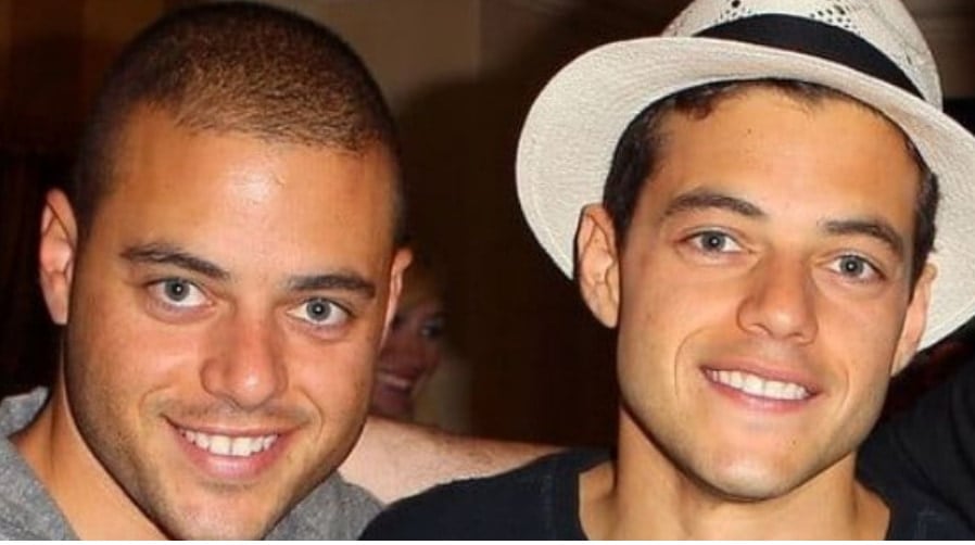 Rami Malek e Sami Malek - Rami Malek se tornou destaque mundial ao interpretar Freddie Mercury nos cinemas, recebendo o Oscar de melhor ator. Porém, apesar da fama, o ator pode ser confundido com o irmão Sami, professor universitário nos Estados Unidos. Eles se parecem bastante.