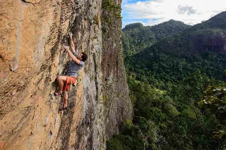 Caio Afeto acumula escaladas em montanhas e travessias de highline não só no Brasil como também na África do Sul e nos Estados Unidos.
