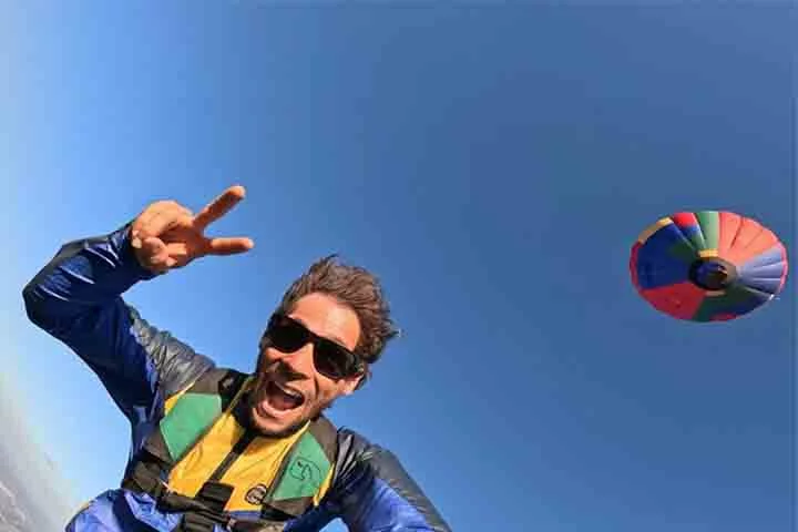 O atleta capixaba Caio Salomão Amador, mais conhecido como Caio Afeto, tornou-se referência na prática de esportes extremos. 
