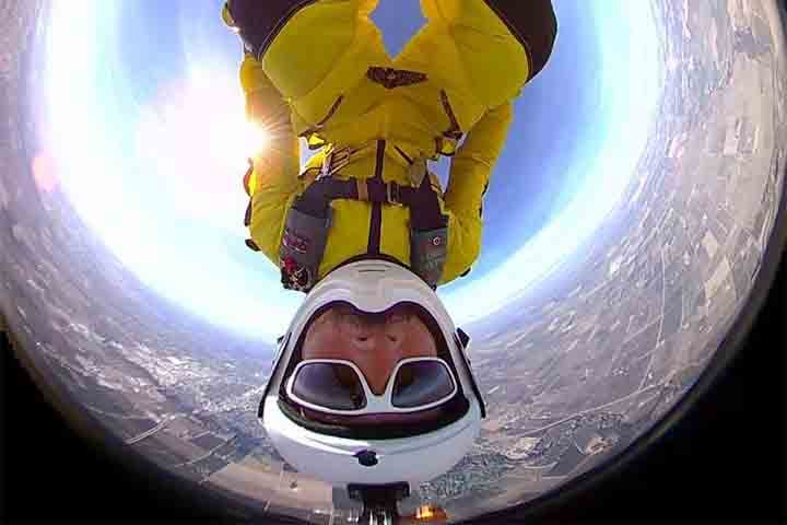 Nos anos seguintes, o atleta expandiu sua atuação para highline (corda bamba nas alturas) e base jump (salto de paraquedas de objetos fixos). 
