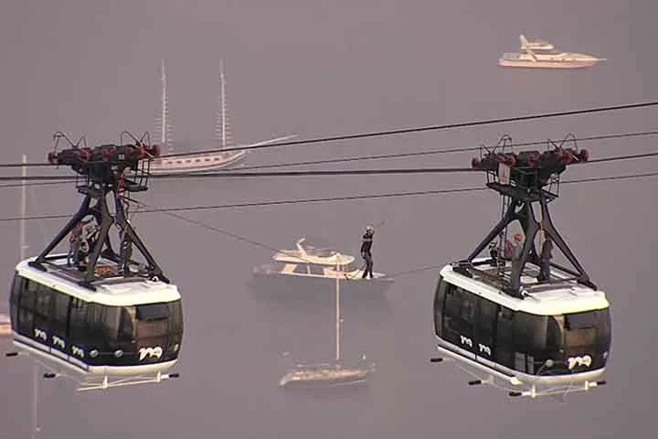 Em maio de 2016, o atleta fez travessia de highline entre os bondinhos do Pão de Açúcar, clássico ponto turístico do Rio de Janeiro. 
