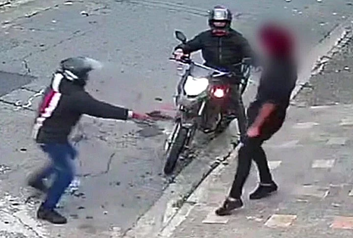 10) MEDO PERMANENTE - Embora a violência seja uma realidade nas grandes cidades, é necessário filtrar os pensamentos. Tomar cuidado na rua, sim. Mas pensar nisso o tempo inteiro pode indicar crise de ansiedade. 