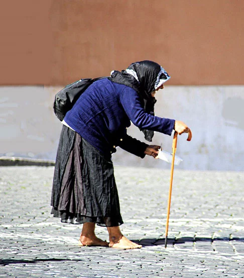 5) SENSAÇÃO DE QUE VAI EXPLODIR  - Se você tem vontade de socar parede, gritar, esbravejar, com excesso de intolerância e impaciência (até velhinho de bengala te irrita, por andar devagar na tua frente),  verifique se o motivo é pontual ou frequente. Pode ser ansiedade. 