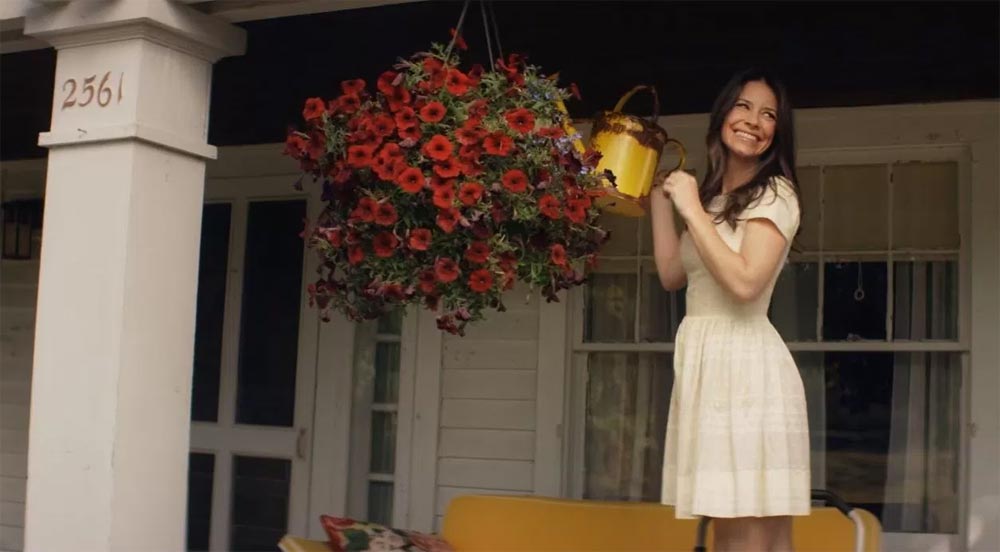 Falando sobre sua vida amorosa, a atriz já namorou o ator Dominic Monaghan, que também fez Lost, e o jogador de hockey Murray Hone.