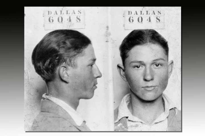 Nascido em uma família pobre de pequenos fazendeiros, Clyde começou seu envolvimento com a polícia e o crime desde cedo. Aos 16 anos, foi preso pela primeira vez ao fugir de um policial quando interpelado a respeito de um carro alugado em sua posse. Ele não havia devolvido à locadora no prazo. 